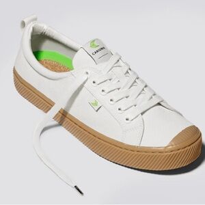 EUC Cariuma OCA low canvas white/gum sole sneaker W 9/ M 7.5 🌞 🌊